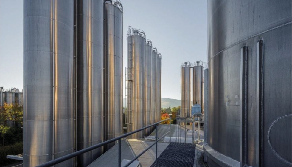 Foto de los silos de pl�stico de Polyblend GmbH en las instalaciones de Bad Sobernheim