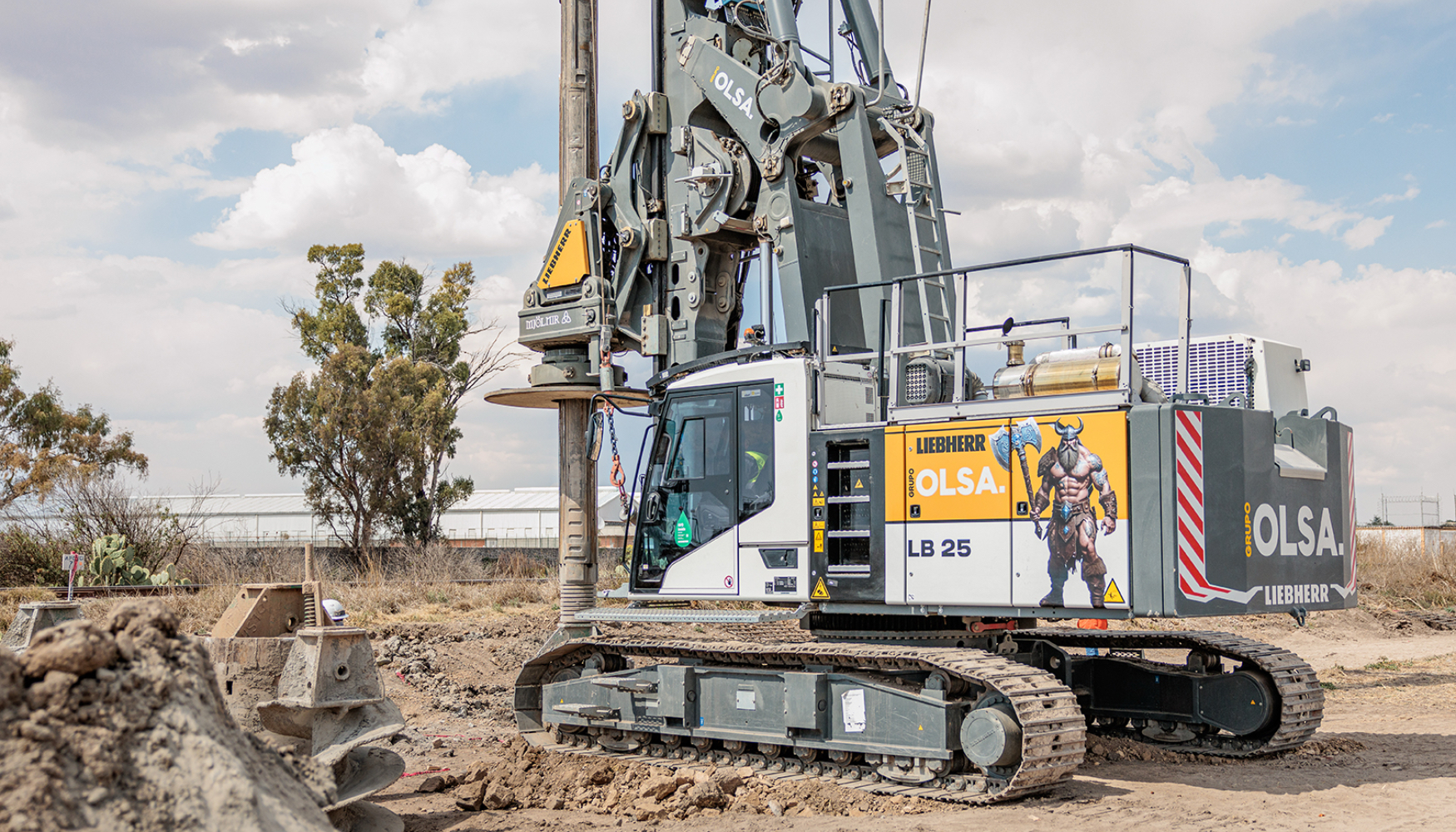 Un s�mbolo de fortaleza: el vikingo en la perforadora Liebherr LB 25