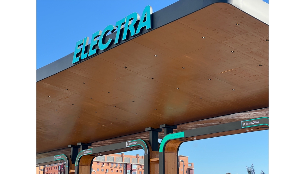 El conjunto incorpora una marquesina fotovoltaica de 100 kWp para autoconsumo