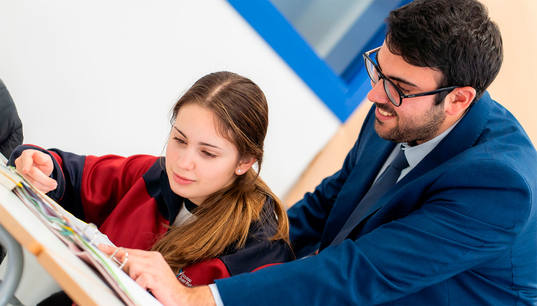 El Colegio Juan Pablo II de Parla prioriza el uso de libros, escritura a mano y actividades pr�cticas...