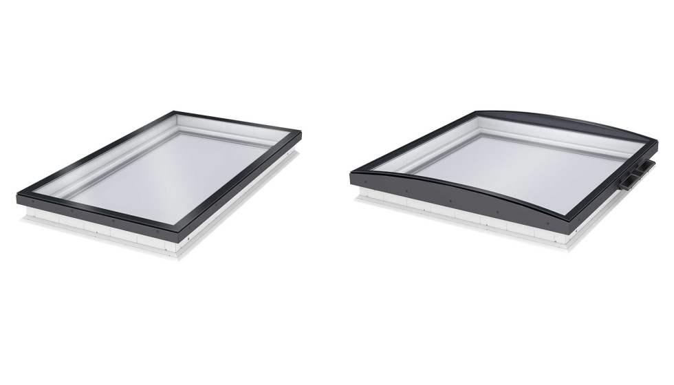 A la izquierda, el modelo con c�pula lisa de vidrio que recibi� un Red Dot Design Award en 2021; y a la derecha...