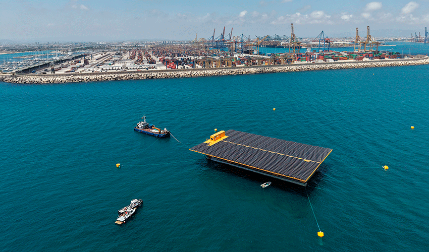 La plataforma solar flotante Paiporta, dise�ada y patentada por BlueNewables y construida en el astillero San Enrique de Vigo...