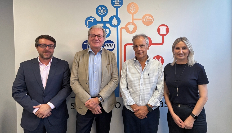 Daniel Carrasco y Alfred Mart�nez-Sabadell , director general y presidente de Gremimet, respectivamente; y Emiliano Bernardo...
