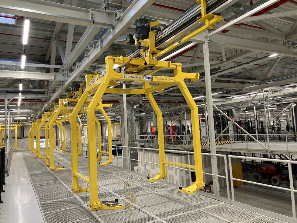Electrov�as suspendidas de D�rr para el transporte de carrocer�as durante el proceso de montaje final en Ko�ice