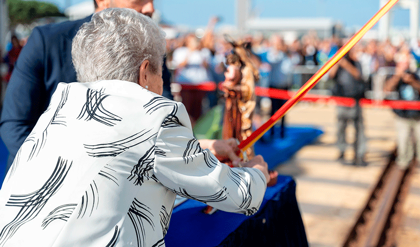 Mar�a Dolores Higueras, madrina del BAM-IS �Poseid�n�, durante la ceremonia de amadrinamiento del buque