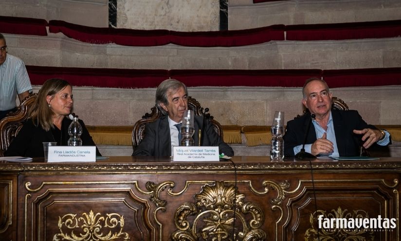 La presidenta de Farmaindustria, Fina Llad�s, el presidente de la RAFC, Miquel Vilardell, y el director de la USD, Jos� Zamarriego...