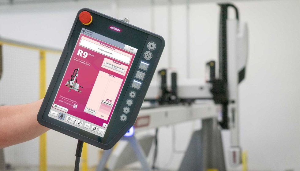 Con capacidad para integrar hasta doce ejes servo, el R9 puede gestionar incluso las tareas de automatizaci�n m�s complejas...