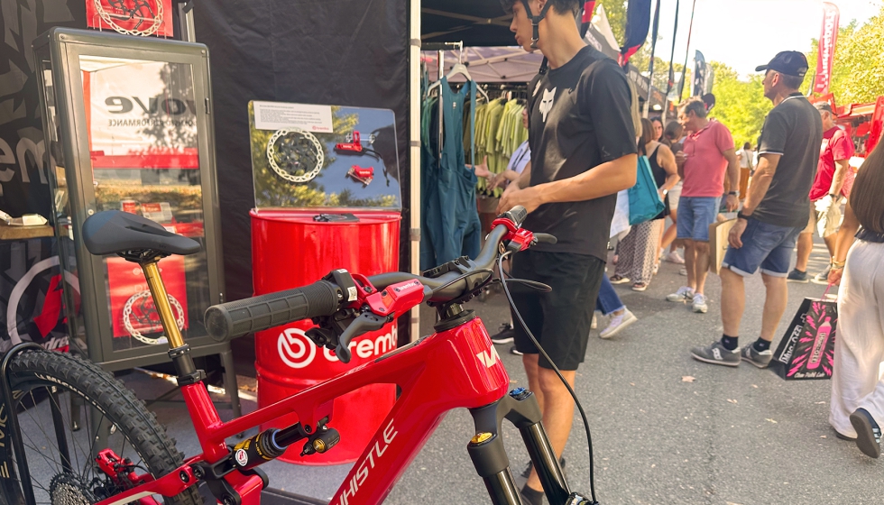 Bicicleta Whistle con amortiguaci�n �hlins y sistema de frenado Brembo, en el stand de Andreani MHS