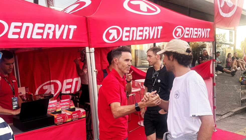Samu S�nchez en el stand de Enervit (CDC)