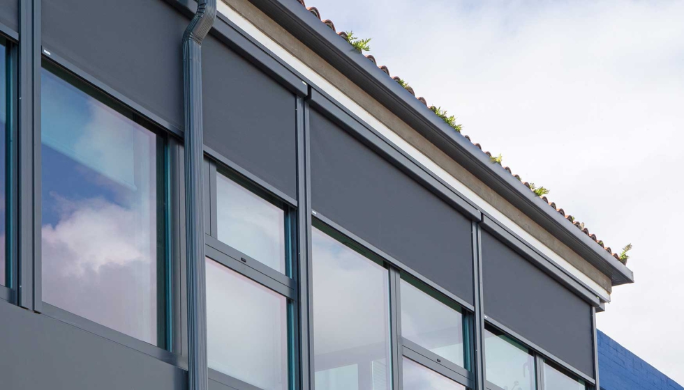 Z-Box de Bandalux se plantea como un sistema de cortina enrollable para instalaci�n exterior