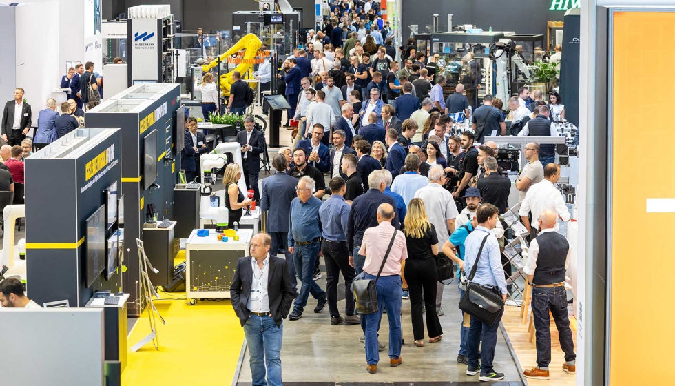 Pabellones repletos y gran bullicio en la AMB 2026. Foto: Thomas Wagner / Messe Stuttgart