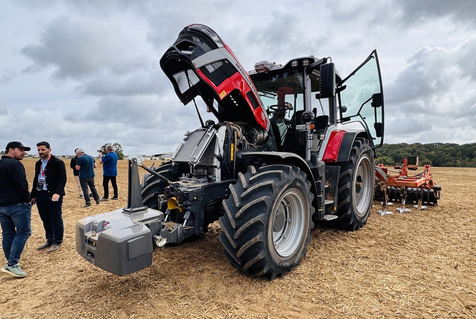 El nuevo y galardonado motor AGCO Power Core75, de 6 cilindros y 7,5 litros con un solo turbocompresor, destaca por su dise�o sencillo...