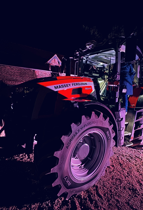 Massey Ferguson y BKT han colaborado en el desarrollo de nuevos neum�ticos traseros de 2,0 m de di�metro de la gama AGRIMAX V-FLECTO...