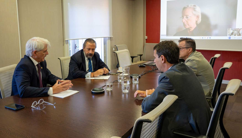Reuni�n para abordar el desarrollo de la Pasarela al RETA con Marta Vall-llossera y Laureano Matas presidenta y el vicepresidente primero del CSCAE;...