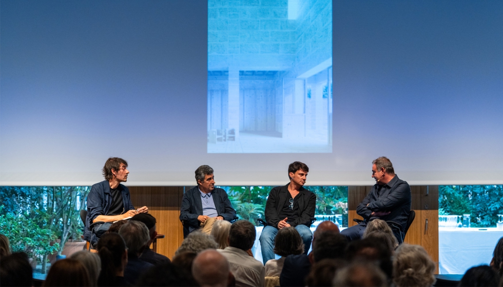 Francisco Cifuentes, Albert Cuch�, Sebasti�n Martorell y Andrea Sassi en un momento de la mesa redonda. � Jaime Erice