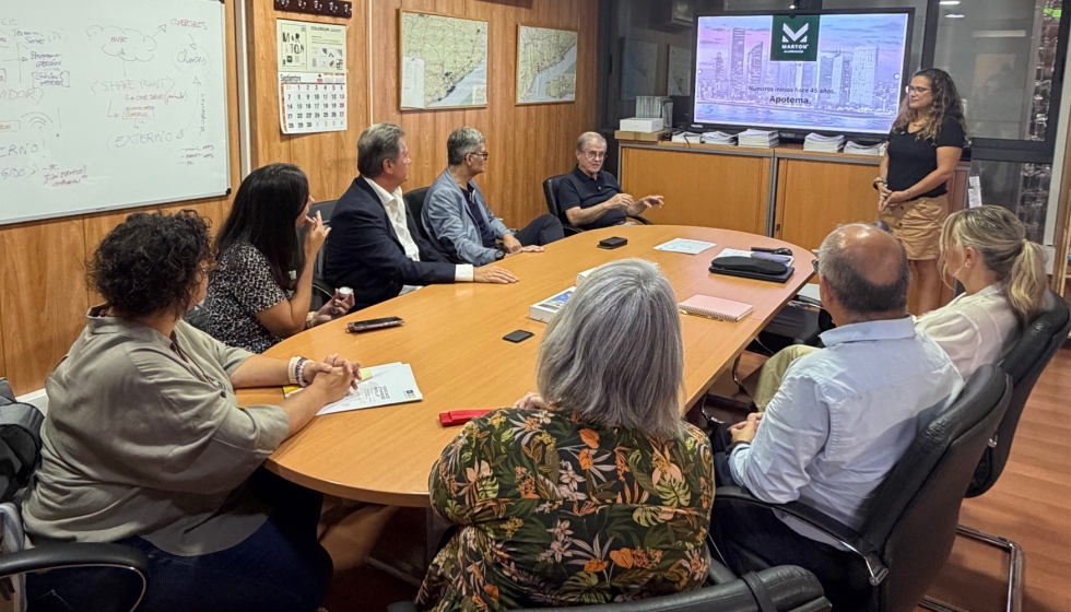 Un instante de la reuni�n mantenida en las instalaciones de Aluminios Marton entre representates de la empresa y del Ayuntamiento de Ripollet...