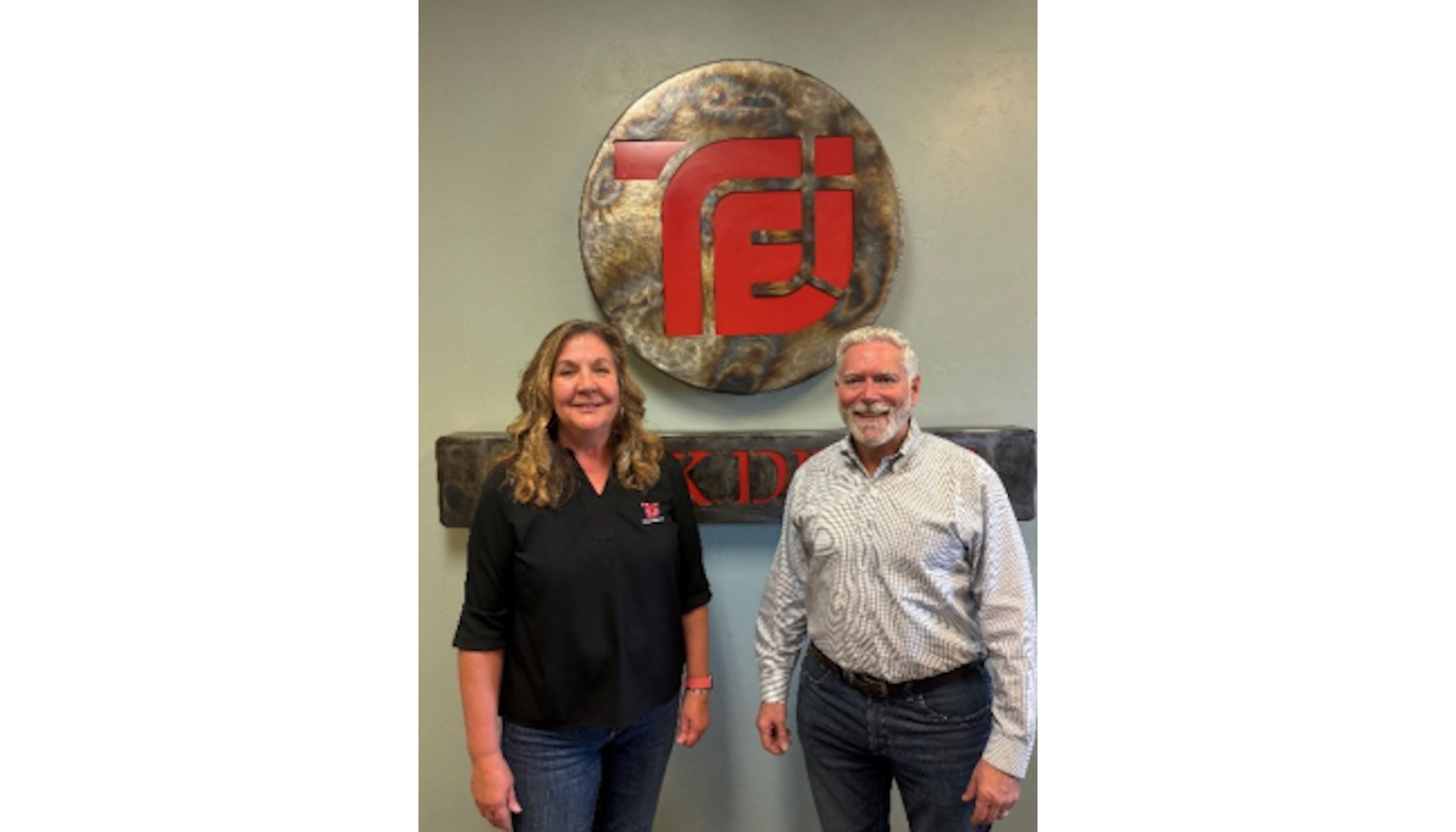 Sue Frank, presidenta de TEI Rock drills, y Mike Flannery, CEO de Entegra Attachements LLC
