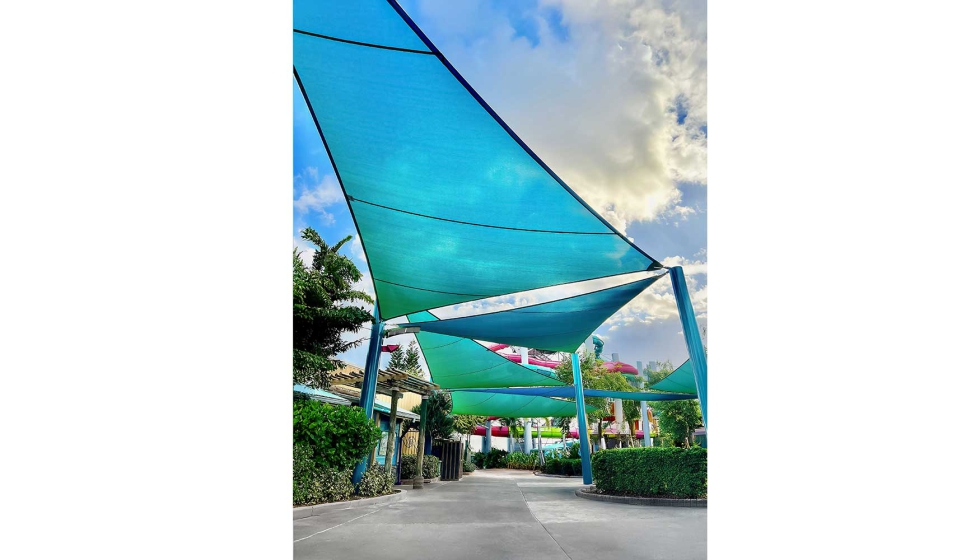 Dualshade, tejido fabricado en HDPE, ha sido desarrollado para aplicaciones permanentes exteriores, como parques...