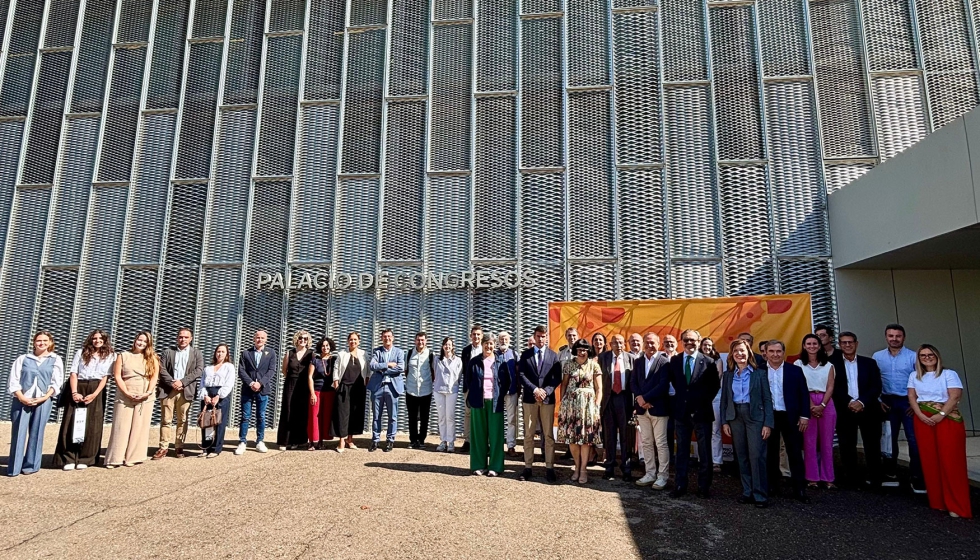 Asistentes a la tercera reuni�n del Comit� Organizador de la Feria Internacional para la Producci�n Animal (FIGAN 2027)...