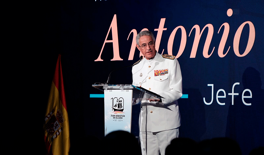 El AJEMA, almirante general Antonio Pi�eiro S�nchez...
