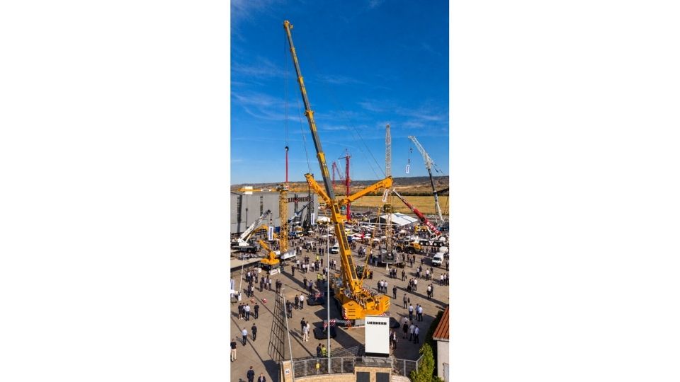 O Dia do Cliente contou com uma ampla exposi��o de maquinaria inovadora da Liebherr