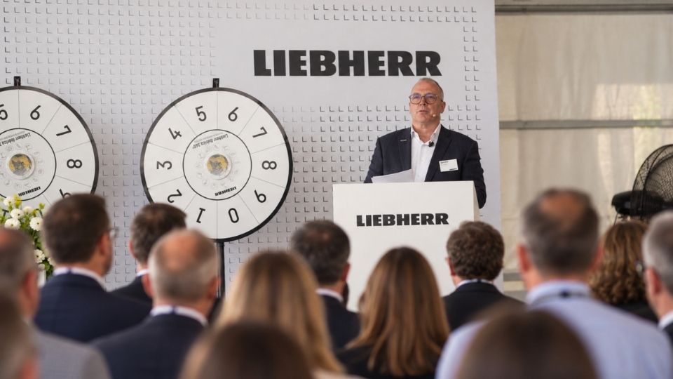 Tobias B�hler, diretor-geral da Liebherr Ib�rica...