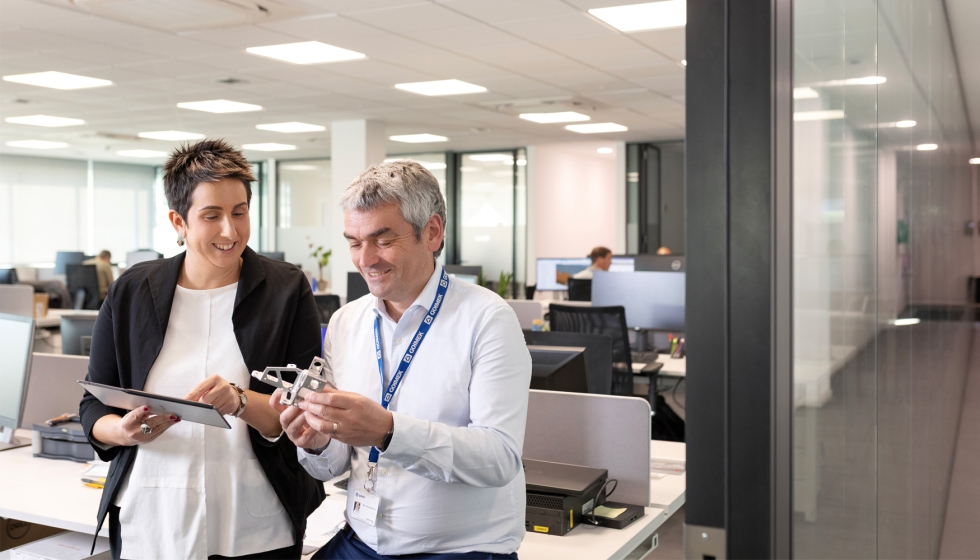 Personas trabajando en la cooperativa Goimek