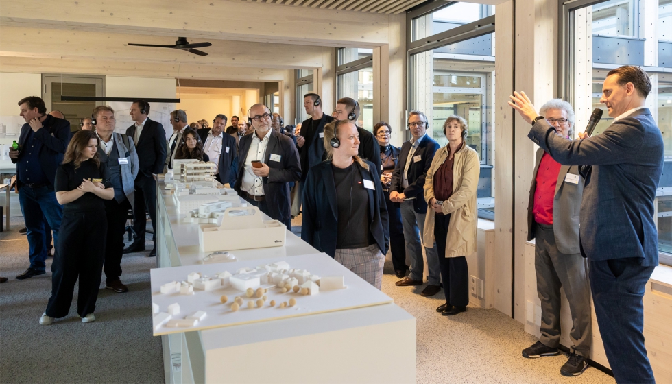 Un instante de la visita al edificio Zero., que acogi� el acto organizado por R+T y Messe Stuttgart. Foto: � Uli Regenscheit / Messe Stuttgart...