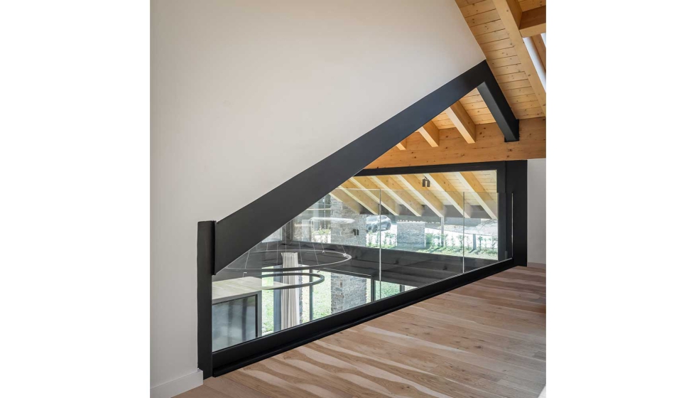 Detalle de las barandillas de vidrio GR55 Glass Rail. Foto: Sergio L�pez