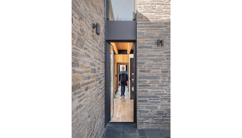 AMR ha fabricado e instalado los cerramientos de la vivienda y Pedra y Llosa se ha encargado de la construcci�n de la vivienda. Foto: Sergio L�pez...