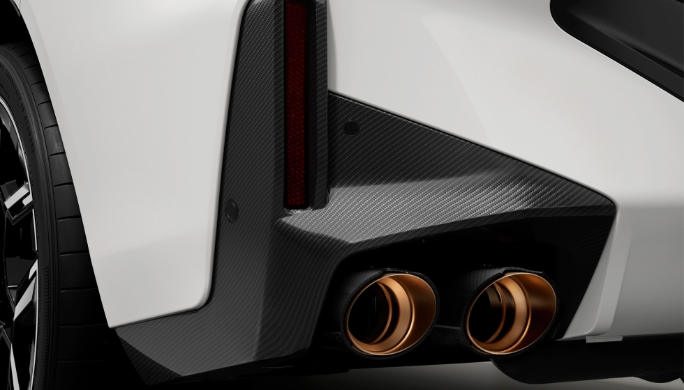 A este conjunto se suman embellecedores de escape M Performance fabricados en fibra de carbono