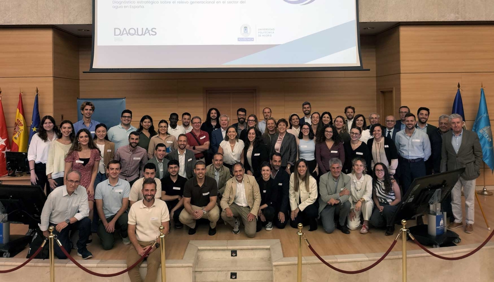 Foto de familia de los participantes en el taller organizado por Daquas