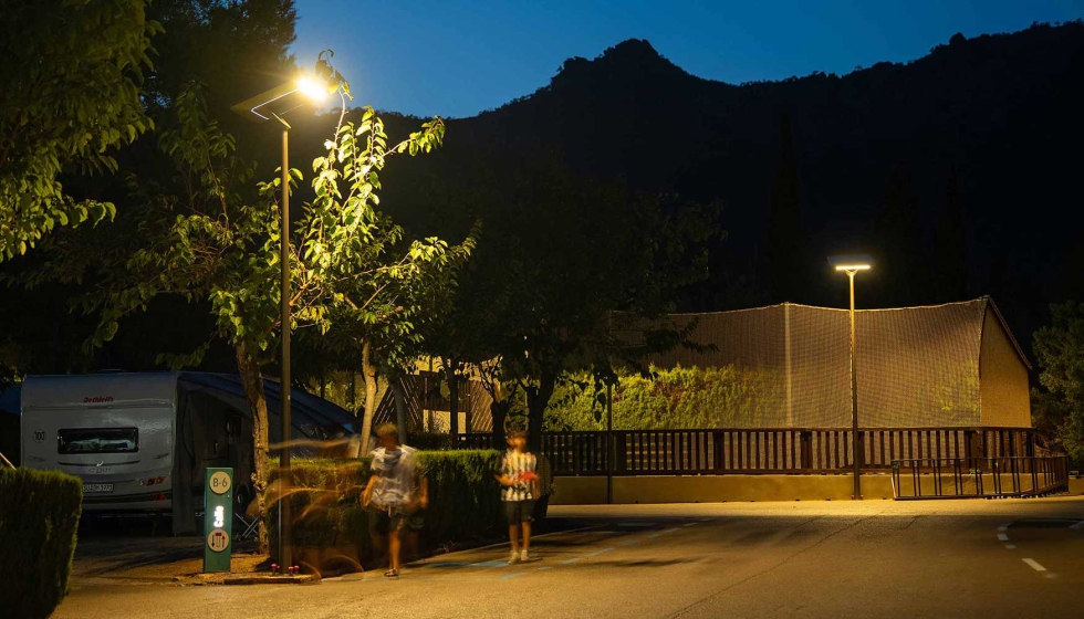 La farola Helia integra las principales innovaciones desarrolladas por Fonroche Lighting...