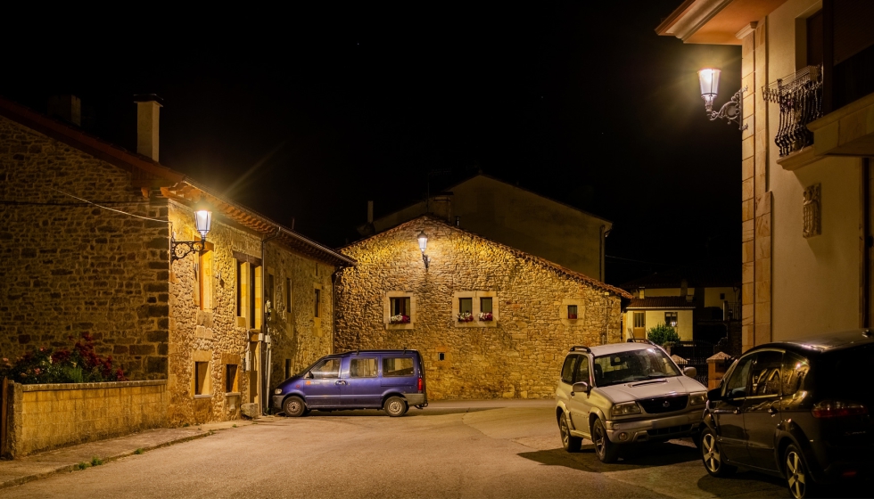 La luminaria Enur L permite adaptar la iluminaci�n a las necesidades espec�ficas de calles y viales