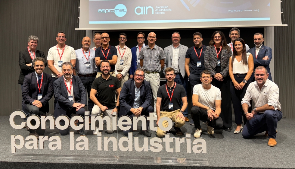 Foto de familia de los participantes en la jornada
