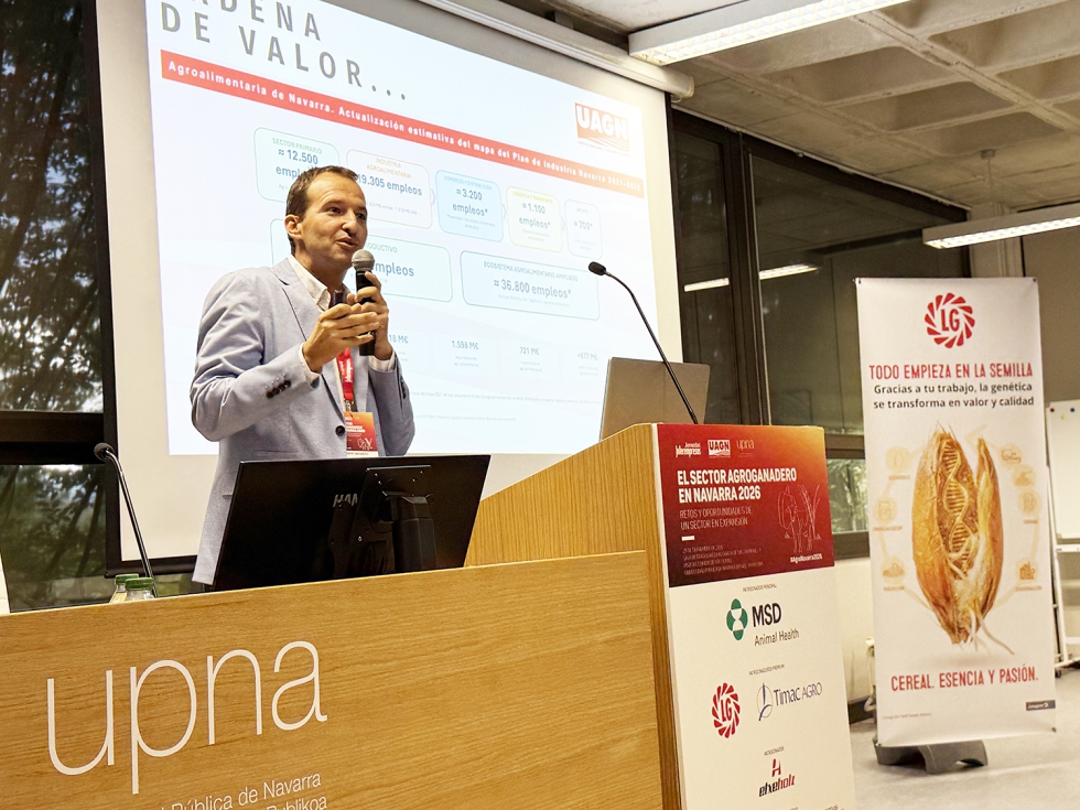 David Navarro ofreci� la ponencia inaugural en la jornada t�cnica �El sector agroganadero en Navarra 2026'