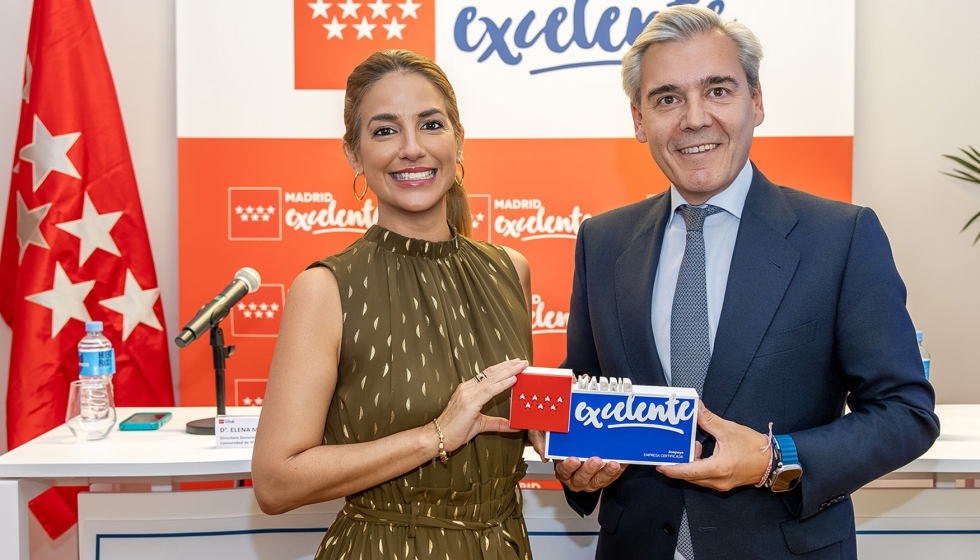 Elena Mantilla, directora general de Madrid Excelente, hizo entrega del reconocimiento a Constantino Perea Lobo...