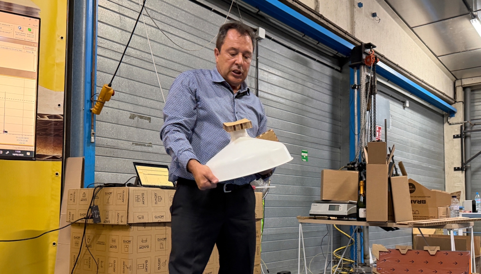 Jordi Fiestas, director de Brafim, muestra las soluciones de protecci�n interior de la compa��a