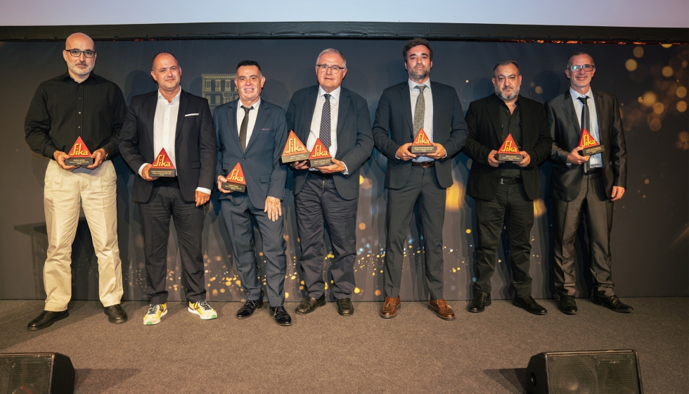 Foto de familia de los premiados en la XXI edici�n de los Premios Mejor Obra Sika