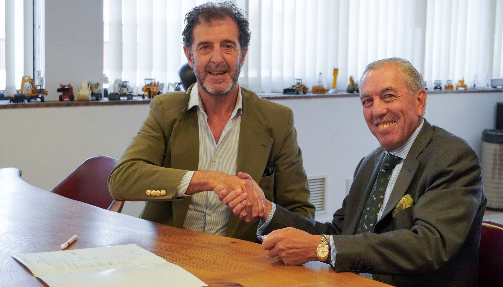 De izquierda a derecha: Pedro Luis Fern�ndez, presidente de GAM, y Eduardo S�nchez Morrondo, presidente de Compromiso Asturias XXI...
