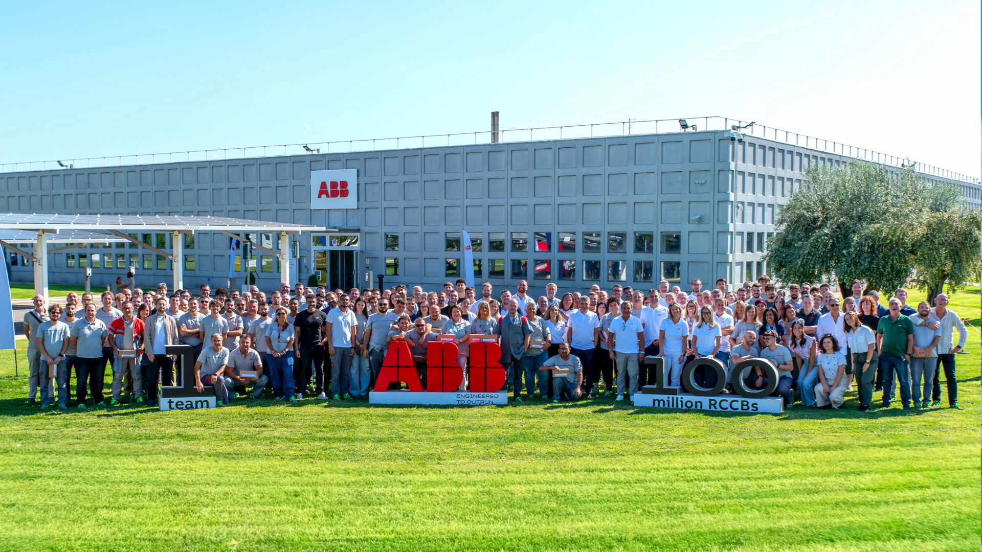 Plantilla de ABB en su planta de Santa Palomba