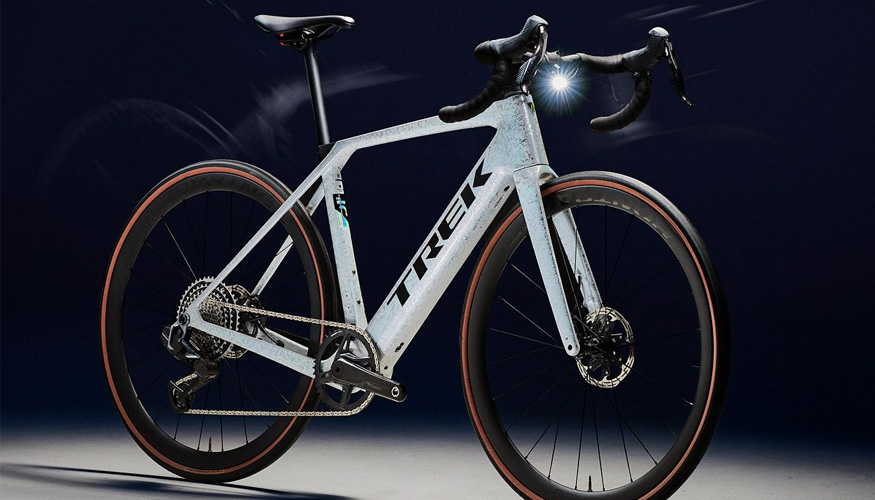 La Trek Domane+ SL combina el dise�o de una bicicleta de carretera convencional con asistencia el�ctrica integrada