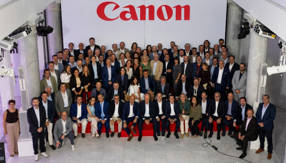 Foto de familia de la Reuni�n General del Canal Partner de Canon Espa�a