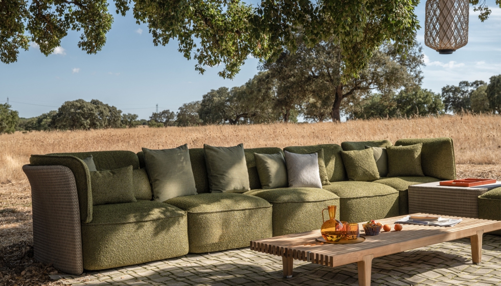 La colecci�n se presenta en dos tonalidades, Oat Knit y Haze Knit, relacionadas con los tonos de las fibras naturales y la vegetaci�n...