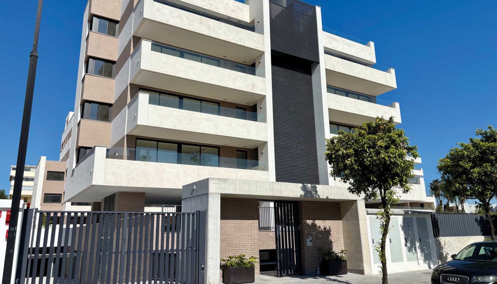 La promoci�n se integra en una zona consolidada de Torremolinos que combina amplias avenidas, �reas ajardinadas...