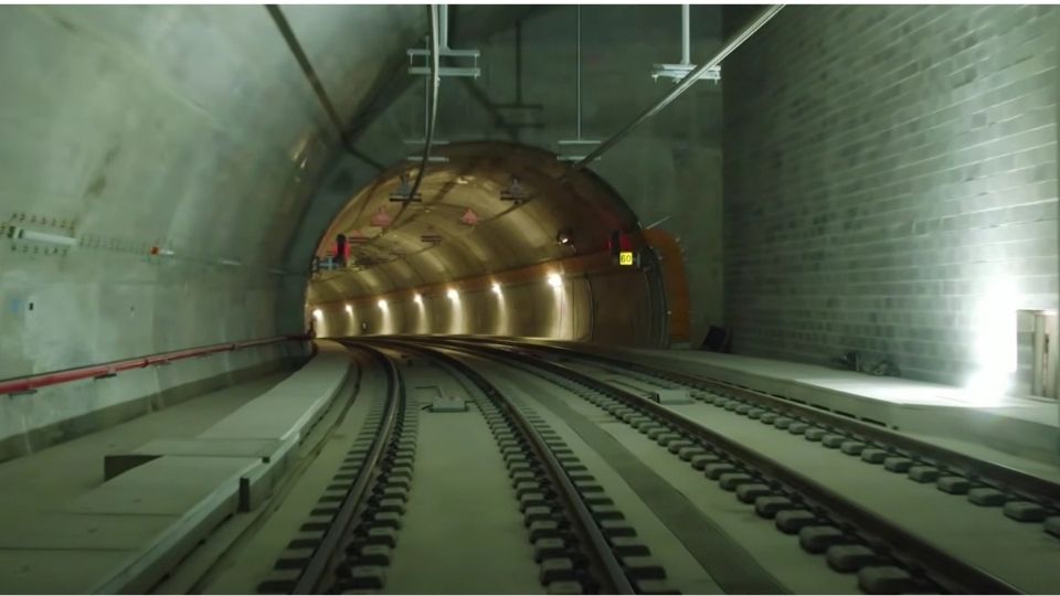 Com cerca de tr�s quil�metros de extens�o, a nova Linha Rosa (G) liga a Casa da M�sica a S�o Bento e entrou agora numa nova fase de testes...