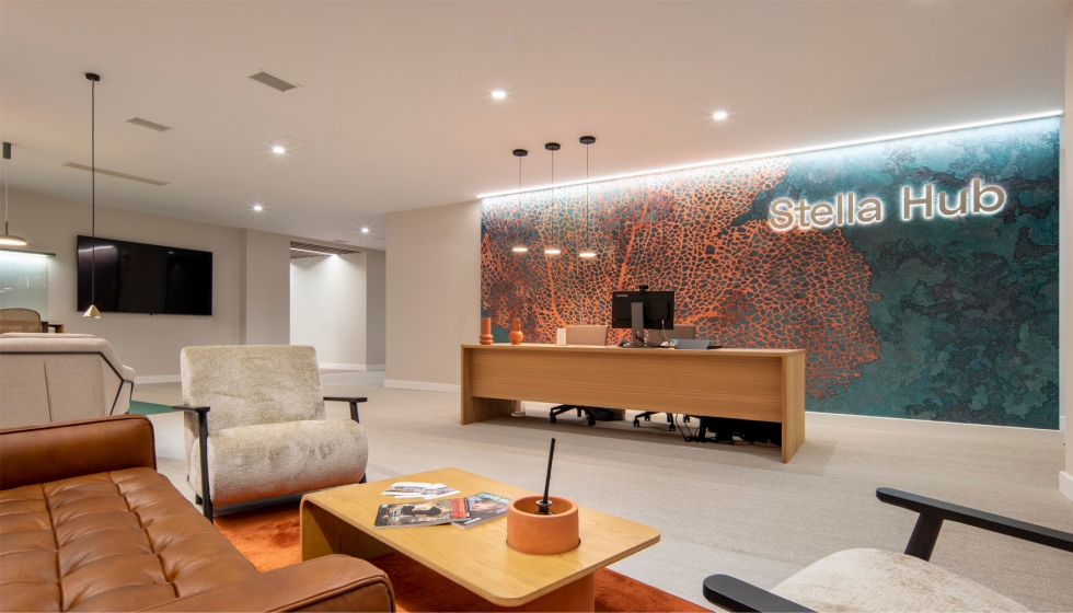 Stella Hub, en Santiago de Compostela, combina soluciones para mobiliario y superficies interiores con aplicaciones exteriores...