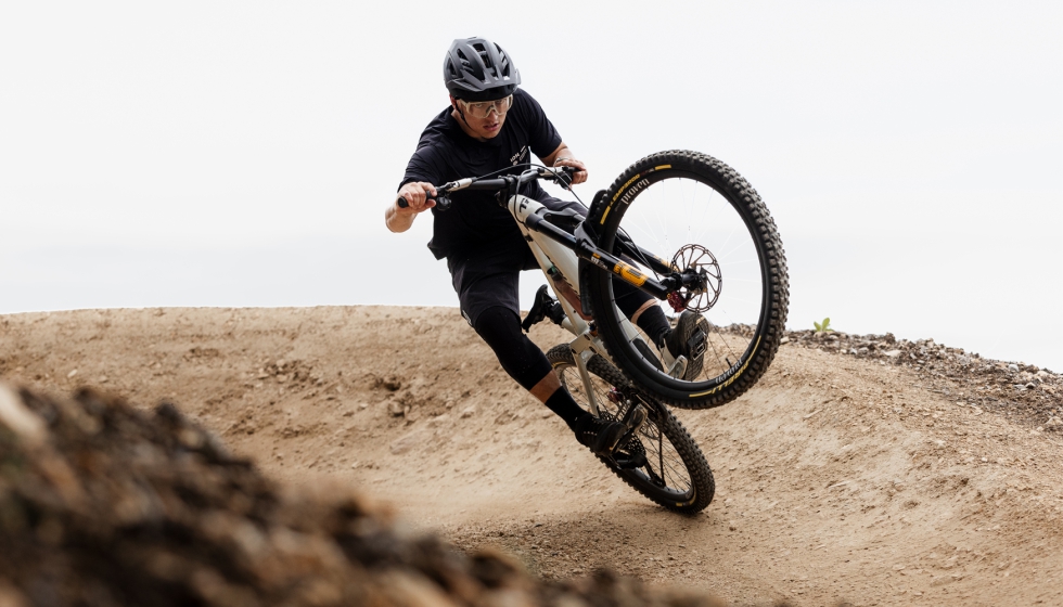 La nueva gama Pirelli SCORPION Gravity se compone de los neum�ticos Black Sting, Emperor y Red Claw...