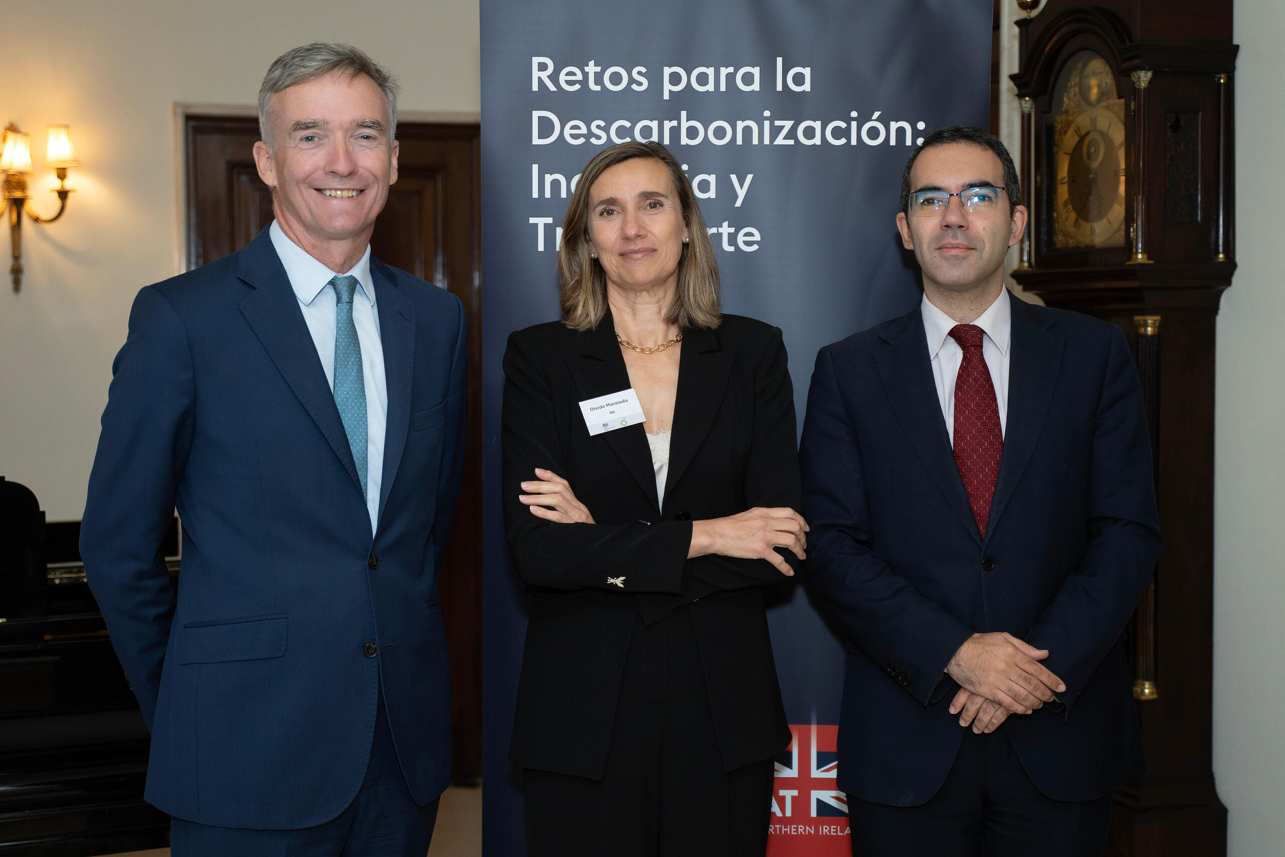 De izquierda a derecha...