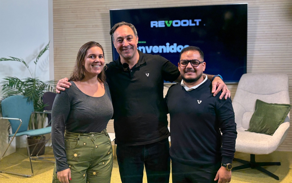 Mar�a Cruz-Conde, responsable de impacto de GSI de Revoolt, �ngel S�nchez Garc�a, CEO y cofundador de Revoolt y Alex Campoverde, Operations manager...